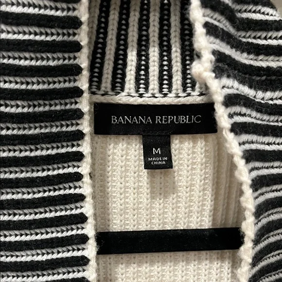 Banana Republic Black and White Striped Vest with Faux Fur - Picture 3 of 4